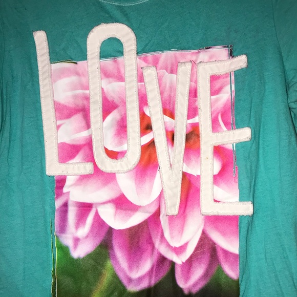 Aeropostale “LOVE” Graphic Top - Picture 2 of 5